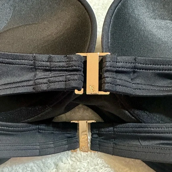 Victoria’s Secret size 34D push-up, black swimsuit top. Perfect condition🖤 - Picture 10 of 10